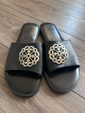 Brighton Black Leather Slides Silver Medallion NWOT Comfort Sandals size 8.5